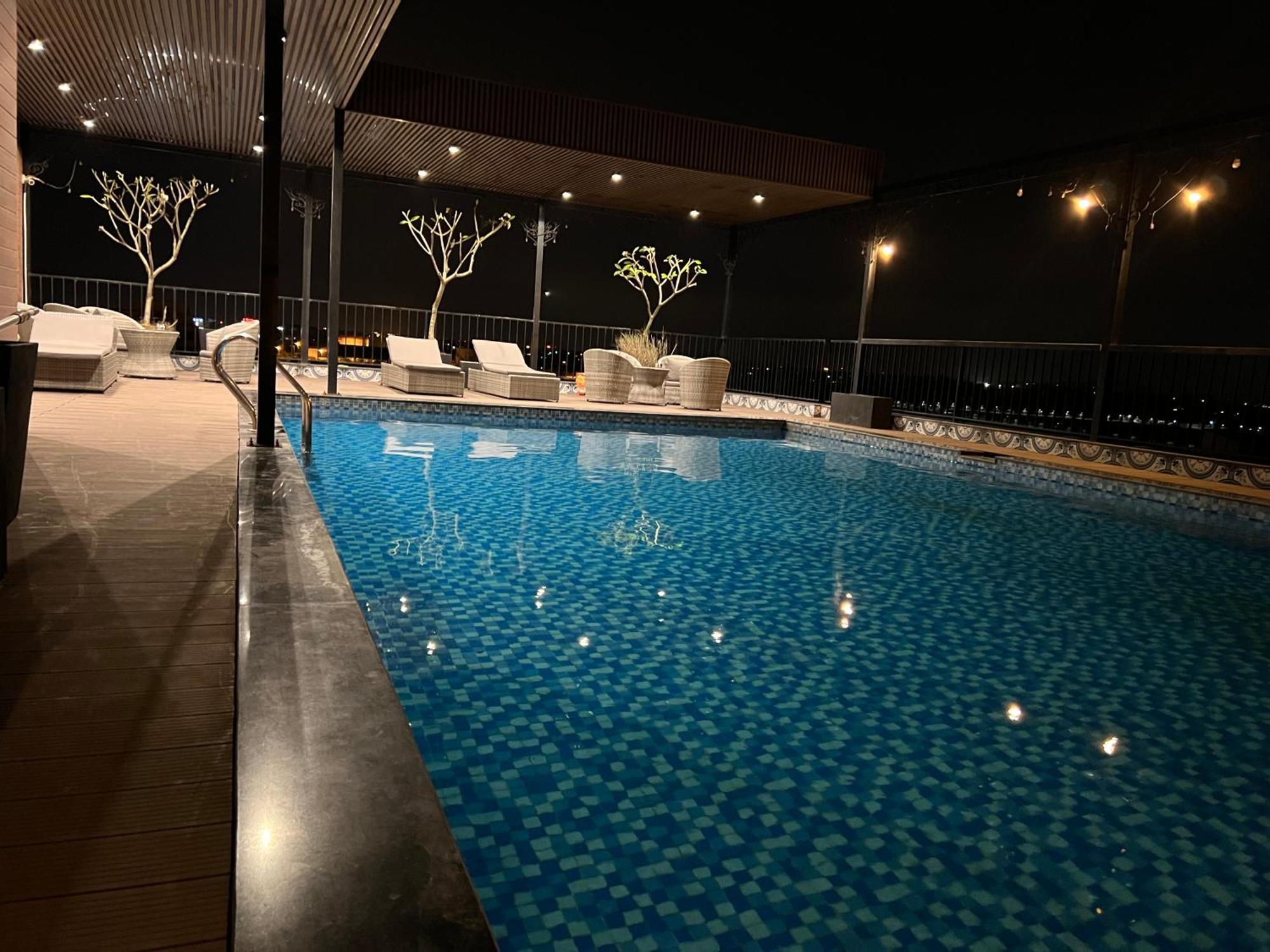Paragon Noi Bai Hotel & Pool Hanoi Buitenkant foto