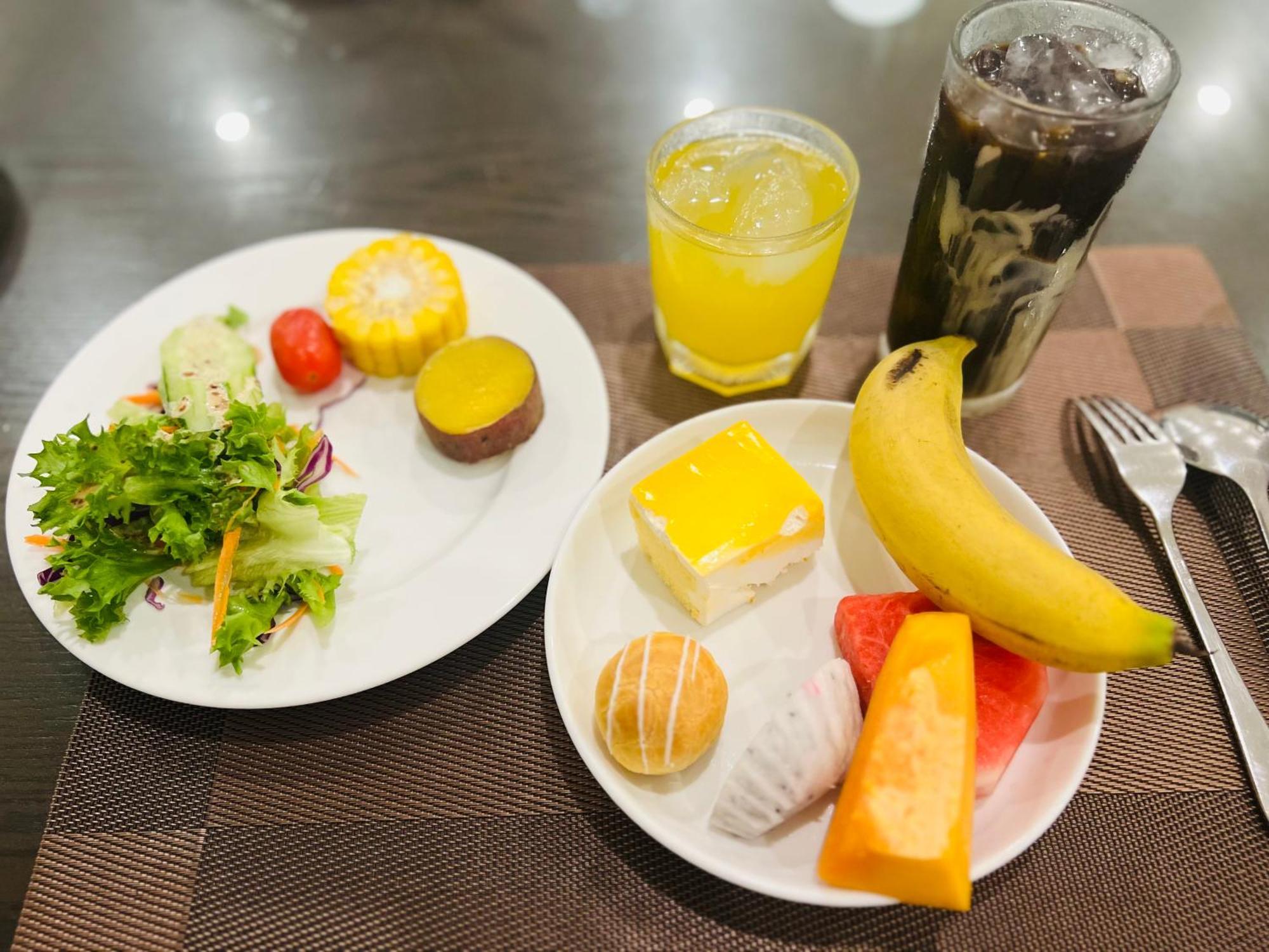 Paragon Noi Bai Hotel & Pool Hanoi Buitenkant foto