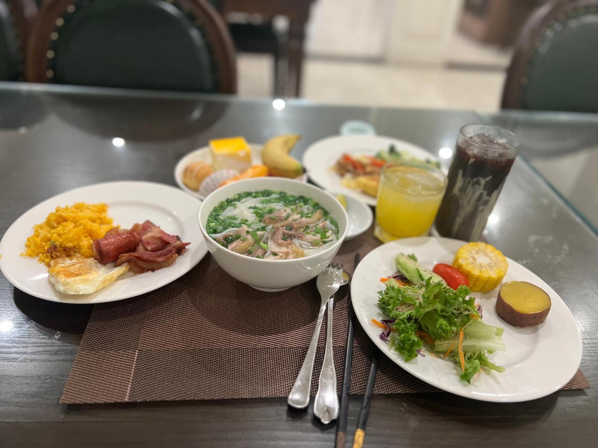 Paragon Noi Bai Hotel & Pool Hanoi Buitenkant foto
