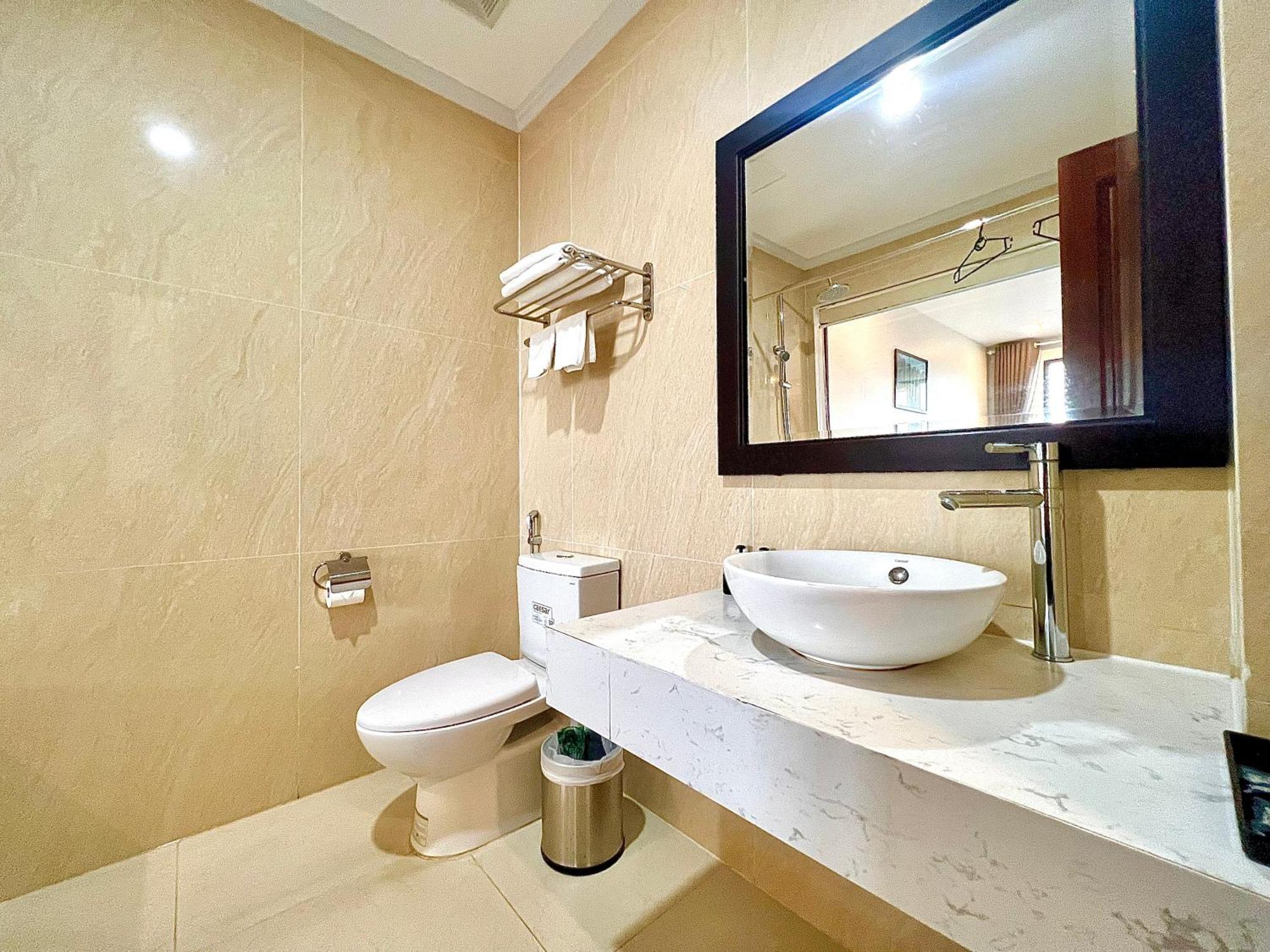 Paragon Noi Bai Hotel & Pool Hanoi Buitenkant foto