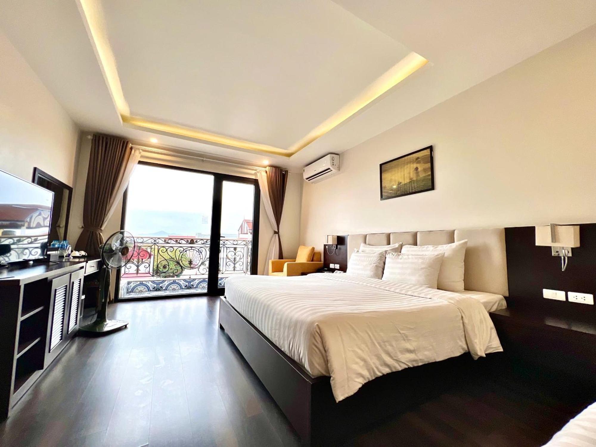 Paragon Noi Bai Hotel & Pool Hanoi Buitenkant foto