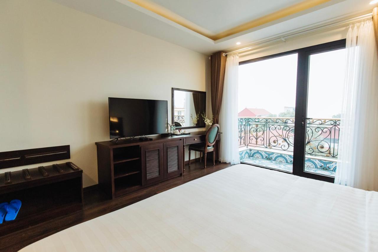 Paragon Noi Bai Hotel & Pool Hanoi Buitenkant foto
