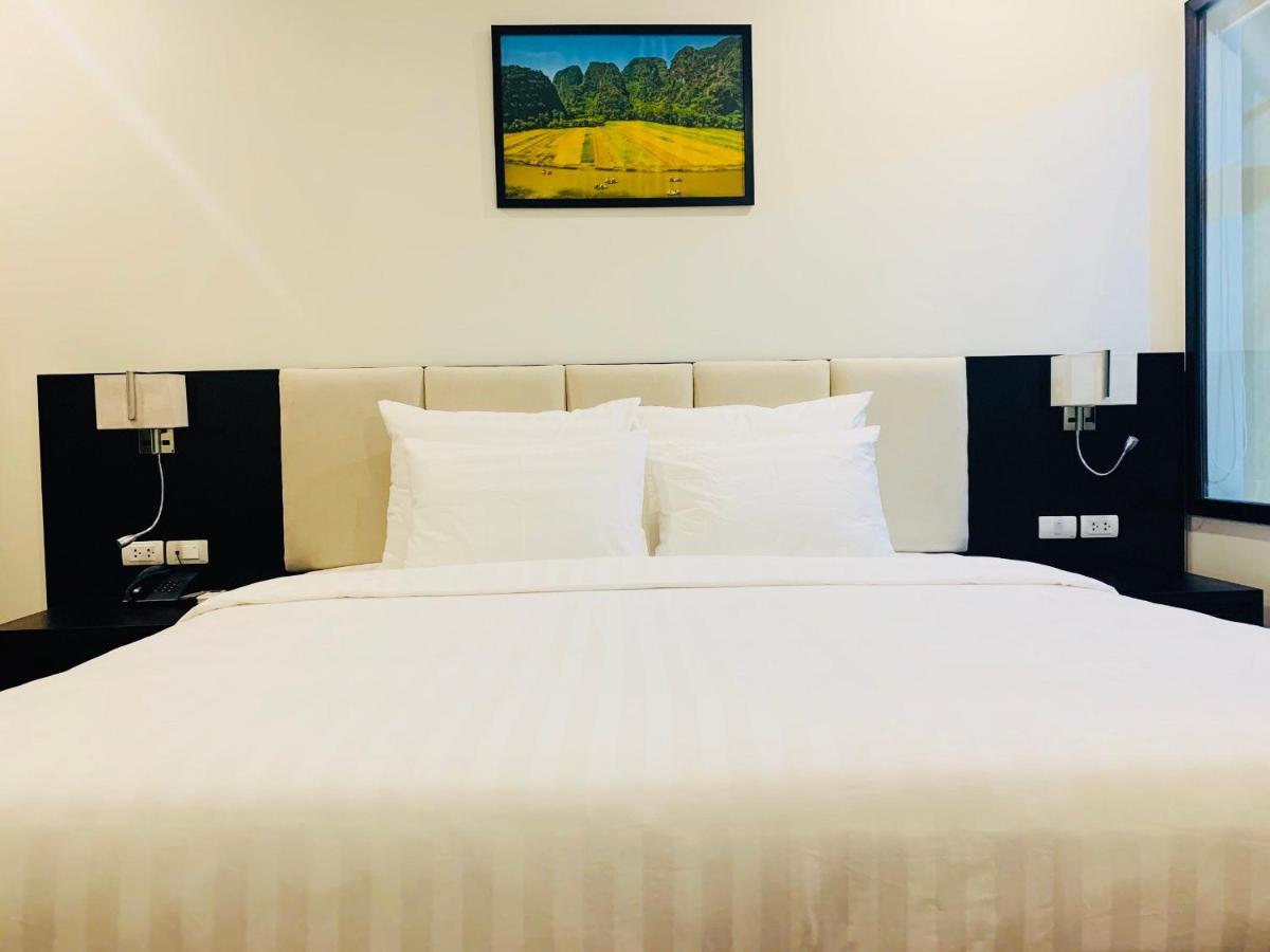 Paragon Noi Bai Hotel & Pool Hanoi Buitenkant foto